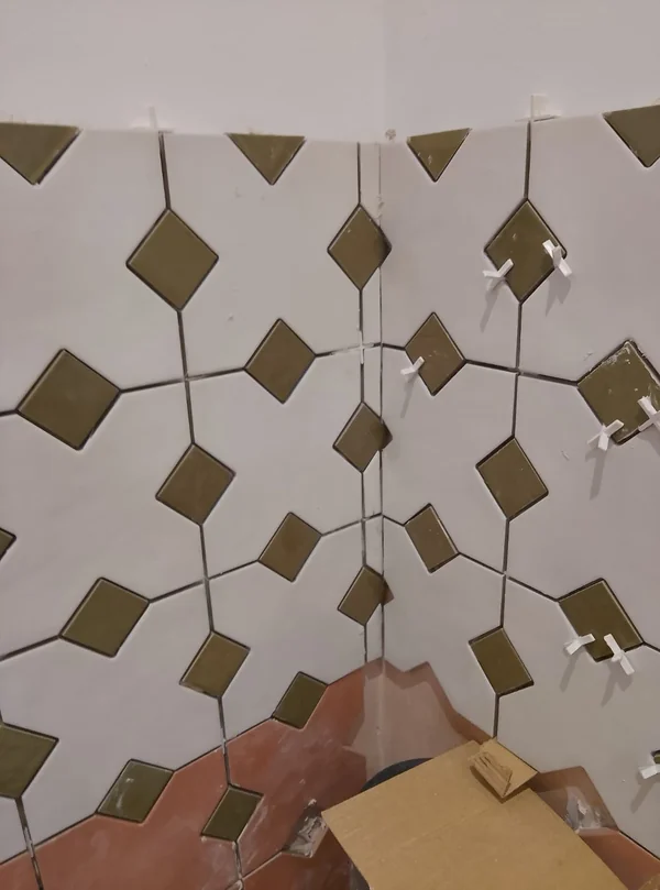 Diamond feature tiling — Hand-set pattern, contrast infill