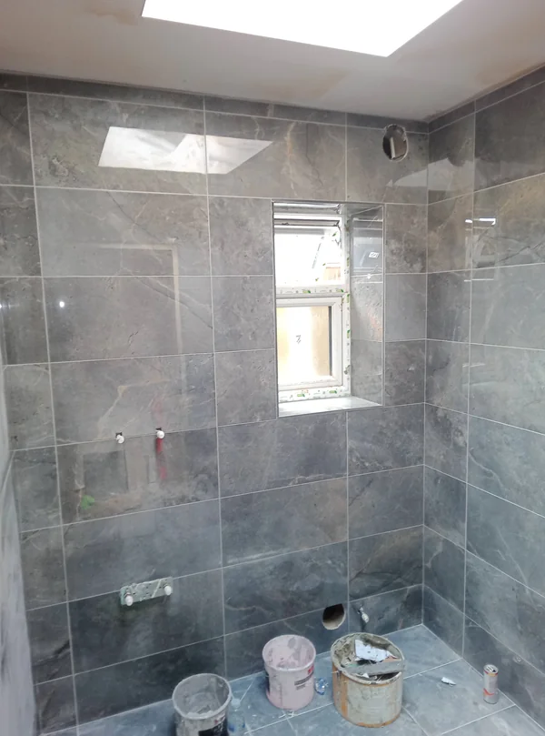 Stone-effect en-suite — Matched wall and floor porcelain