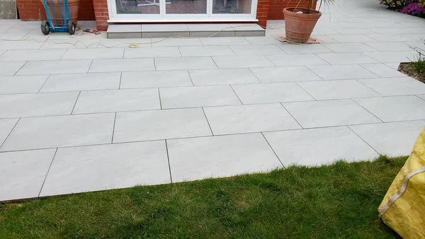 Cut to the lawn edge — Flush finish, no upstand
